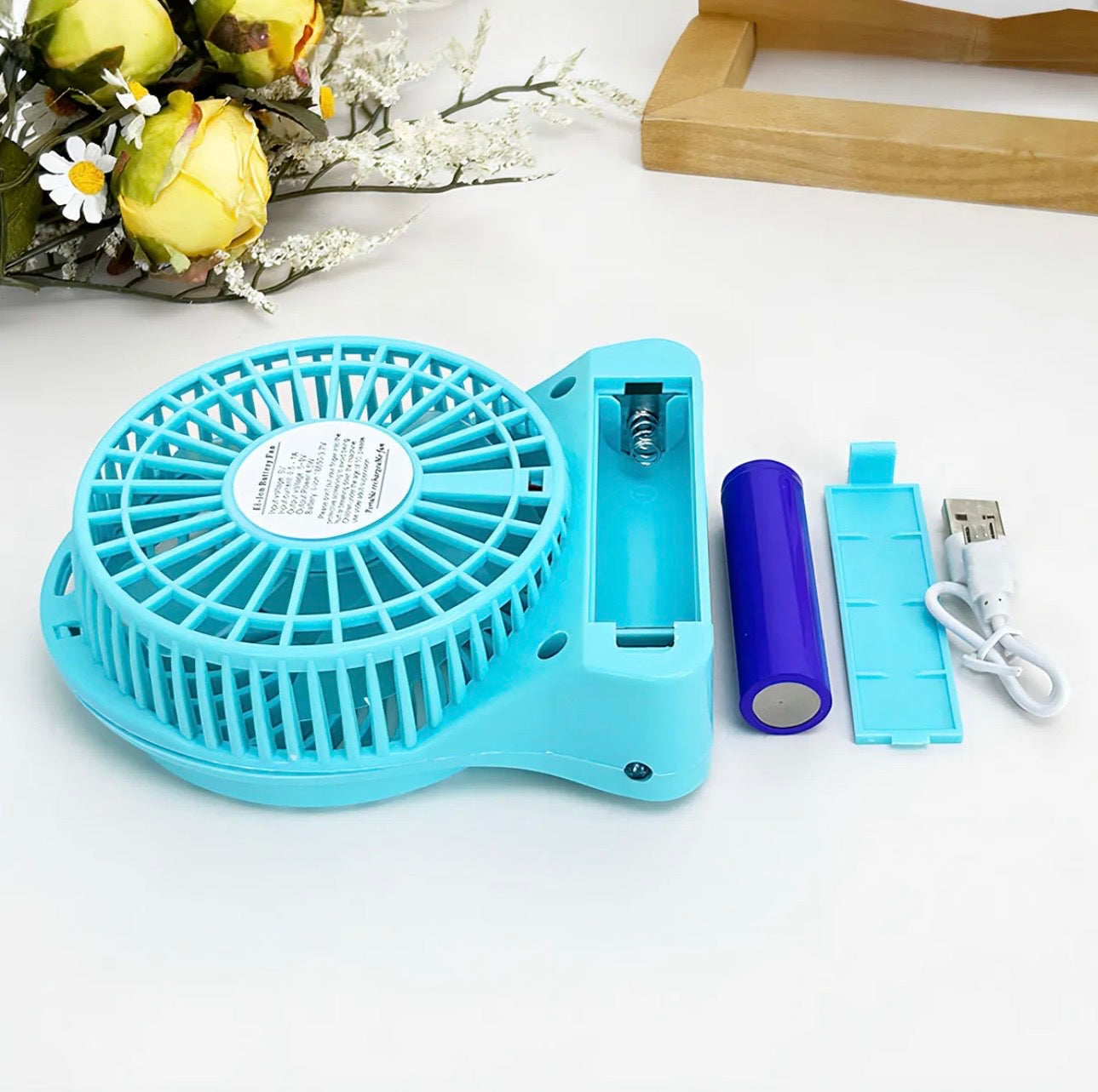 MINI VENTILADOR DE ESCRITORIO 3 VELOCIDADES Y LINTERNA