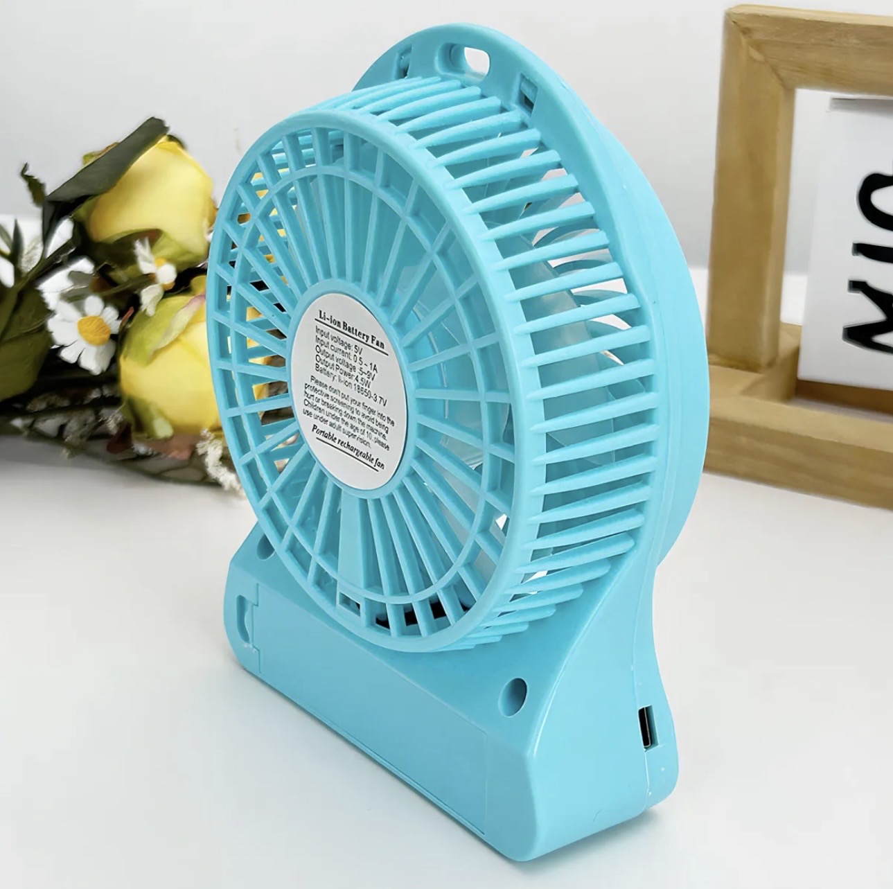 MINI VENTILADOR DE ESCRITORIO 3 VELOCIDADES Y LINTERNA